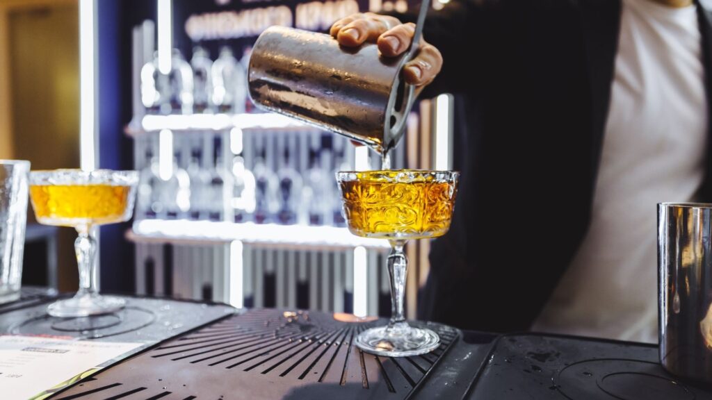 cocktails making